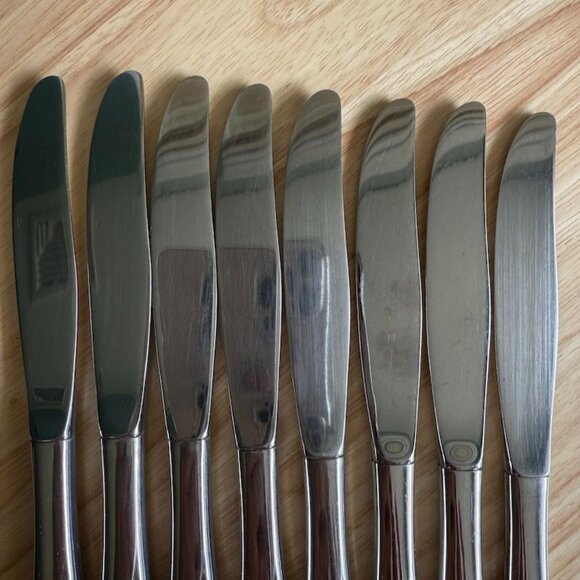 8 Vintage Oneida Lasting Rose Dinner Knives Stainless Floral Glossy - Picture 3 of 7